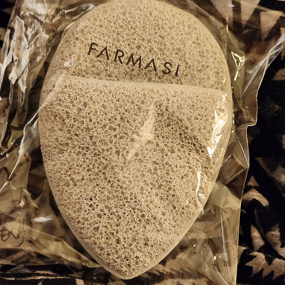 Farmasi face washing sponge